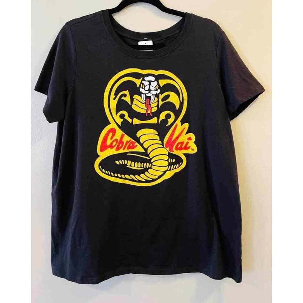 New Torrid 2 (2X 18/20) New Cobra Kai Classic Fit Graphic Retro Crew Tee T Shirt